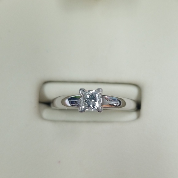 Diamond ring - Picture 2 of 3